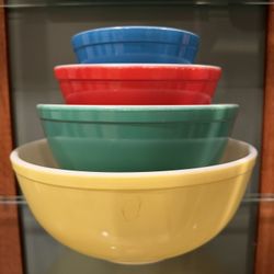 Vintage PYREX Nesting Mixing Bowls 