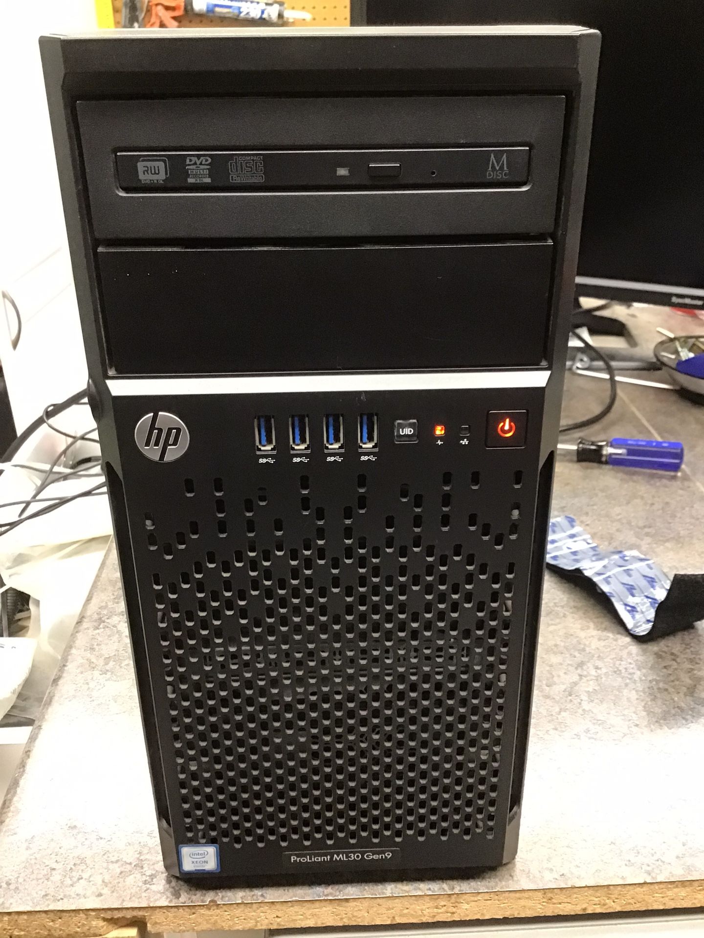 HP Proliant ML30 Gen 9 Server