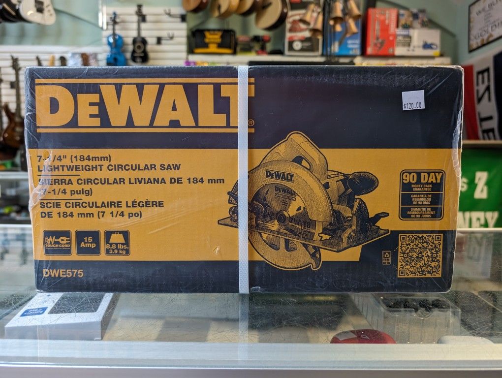 Brand New DeWalt DWE575 Light Weight Circular Saw 