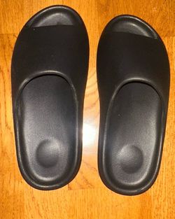 Yeezy Slide Size 10