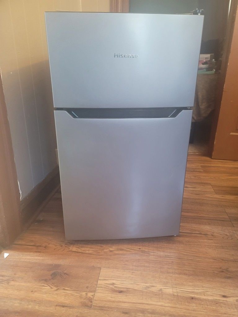 Hisense Mini Fridge