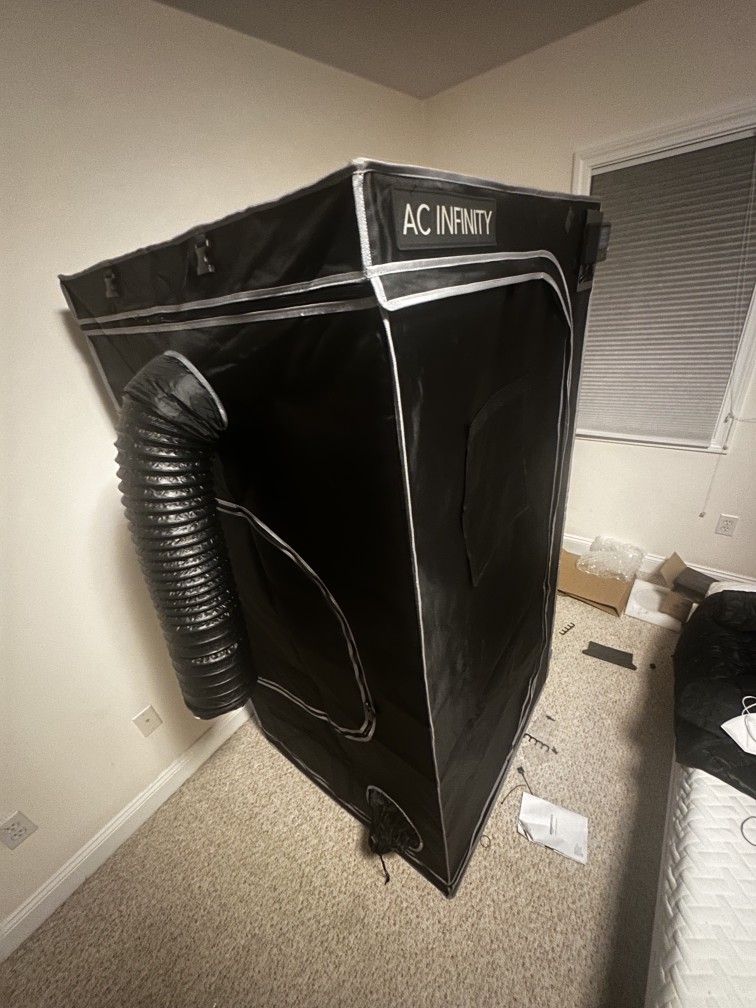 AC Infinity CLOUDLAB 422 Advance Grow Tent with full setup, wifi and Bluetooth controller.