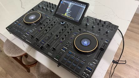 Denon Prime 4+ DJ Controller Standalone All in one Excellent Condition