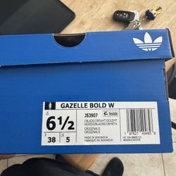Women’s 6 1/2 Adidas Gazelle