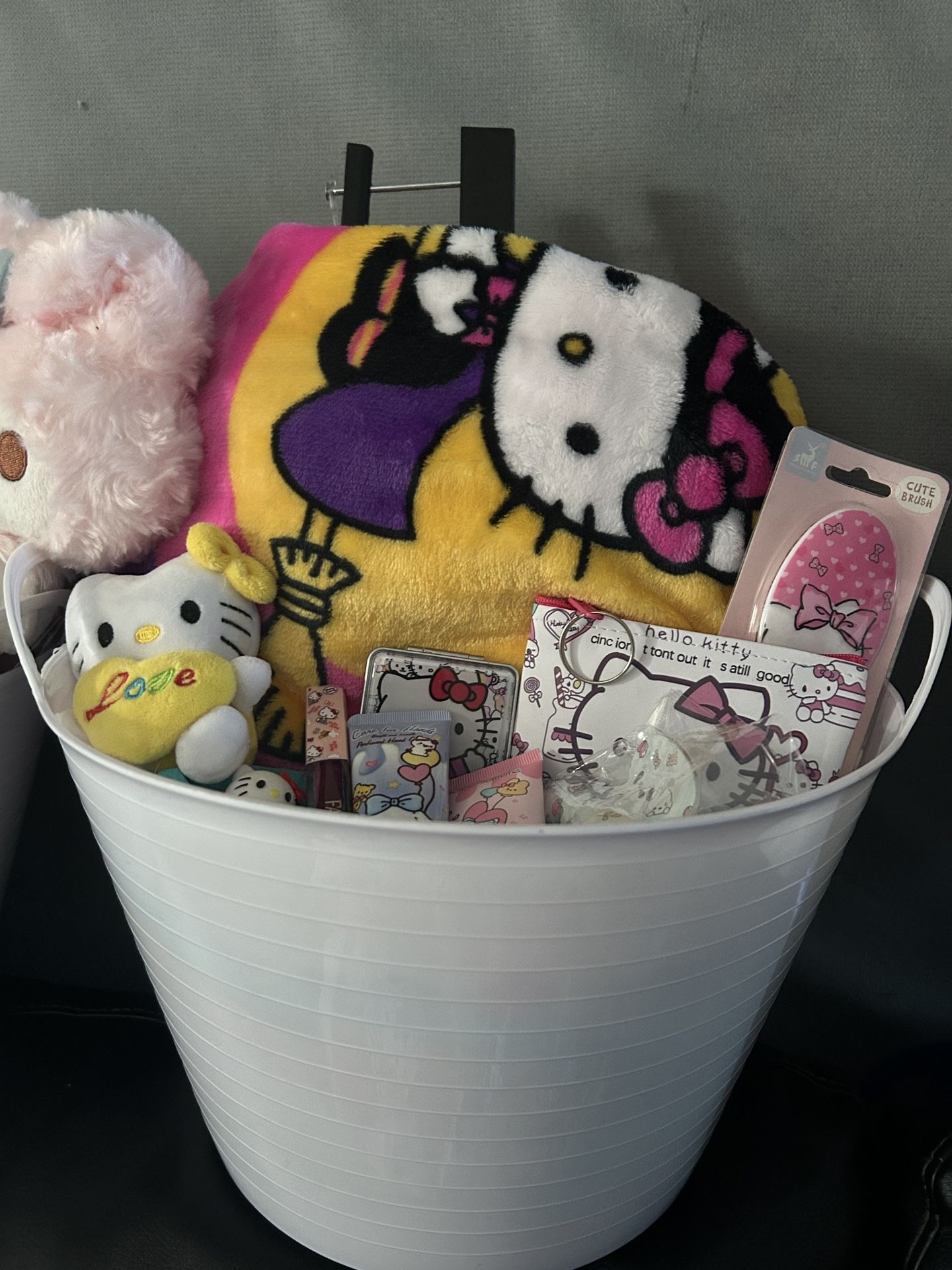 Hello Kitty Basket