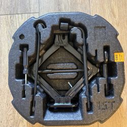 Car Jack Kit – Scissor Jack w/ Tools 