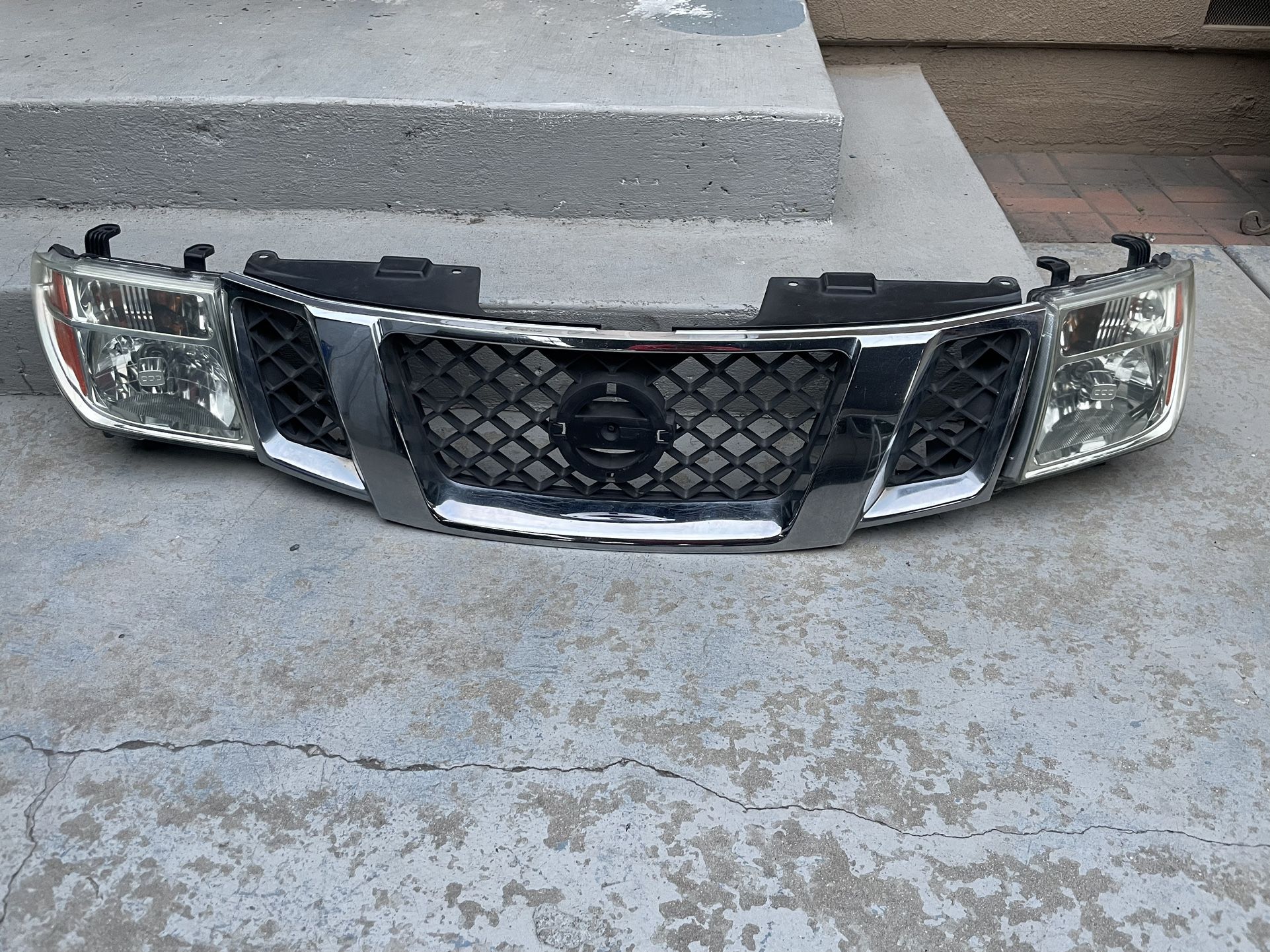 Nissan Frontier Headlights  And Grill OEM  2005 2006 2007 2008 Patfinder 2005- 2012