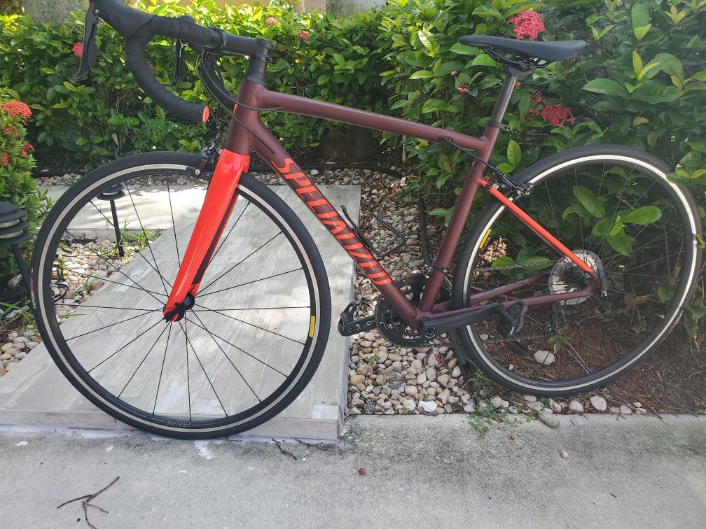 Road Bike Specialized Allez Sport 2020, Size 52. Cleat Pedals not included. Excellent.