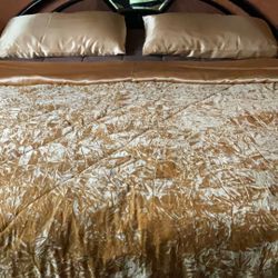 Comforter Set King Size, 1comforter,1 Sheet,2pillow  Cases,unused Color Gold