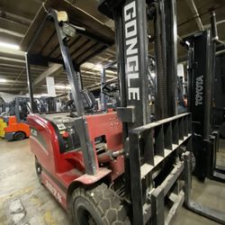 BRAND NEW! electric forklift for sale, only 2 miles