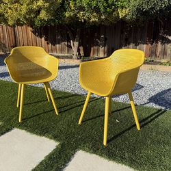 Outdoor dining chair set