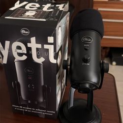 Blue Yeti Blackout USB Microphone – Like New – Original Box 
