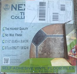 Self adhesive vinyl floor tile