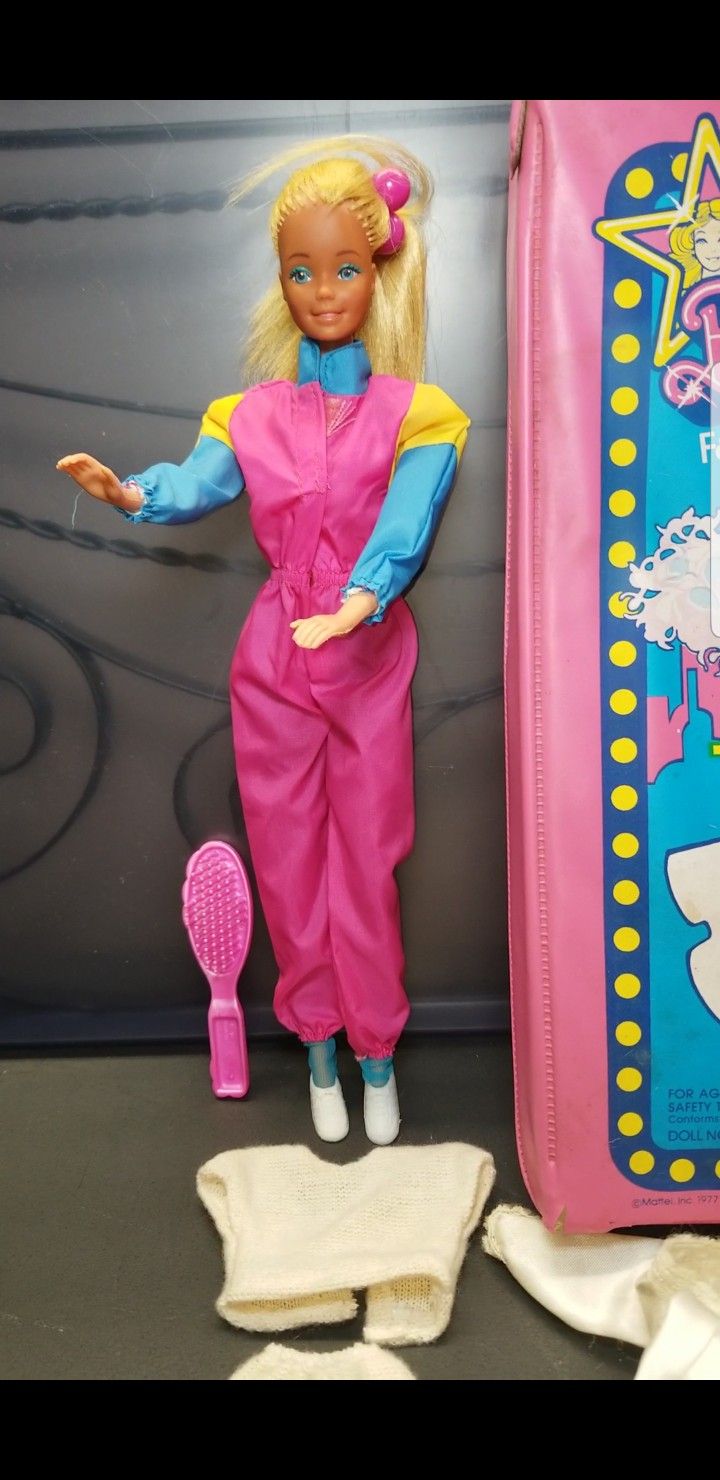 1977 Vintage Barbie Fashion Doll Doll Case and Clothes for Sale in Wichita KS OfferUp