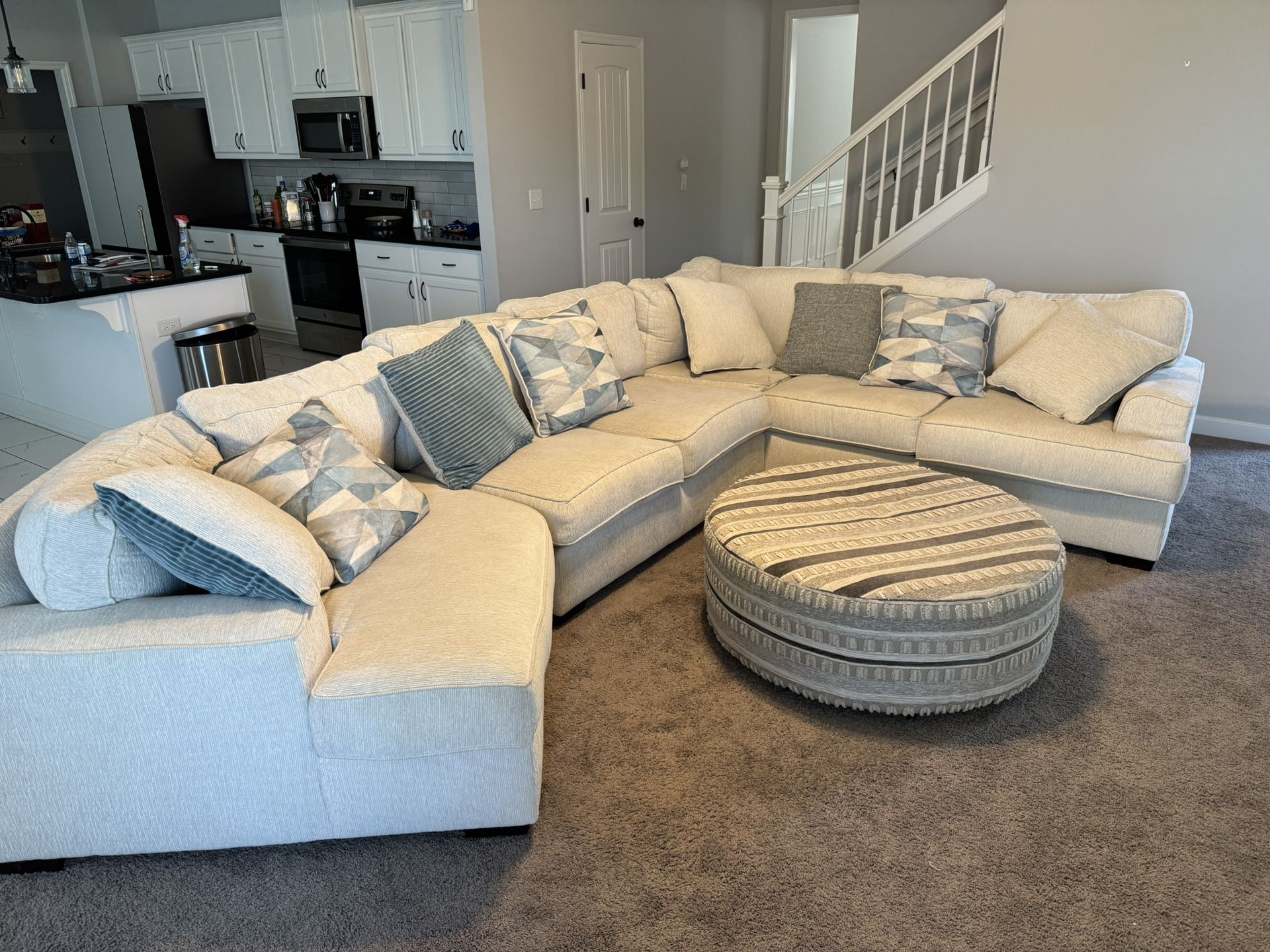 Sectional Couch w/ Ottoman