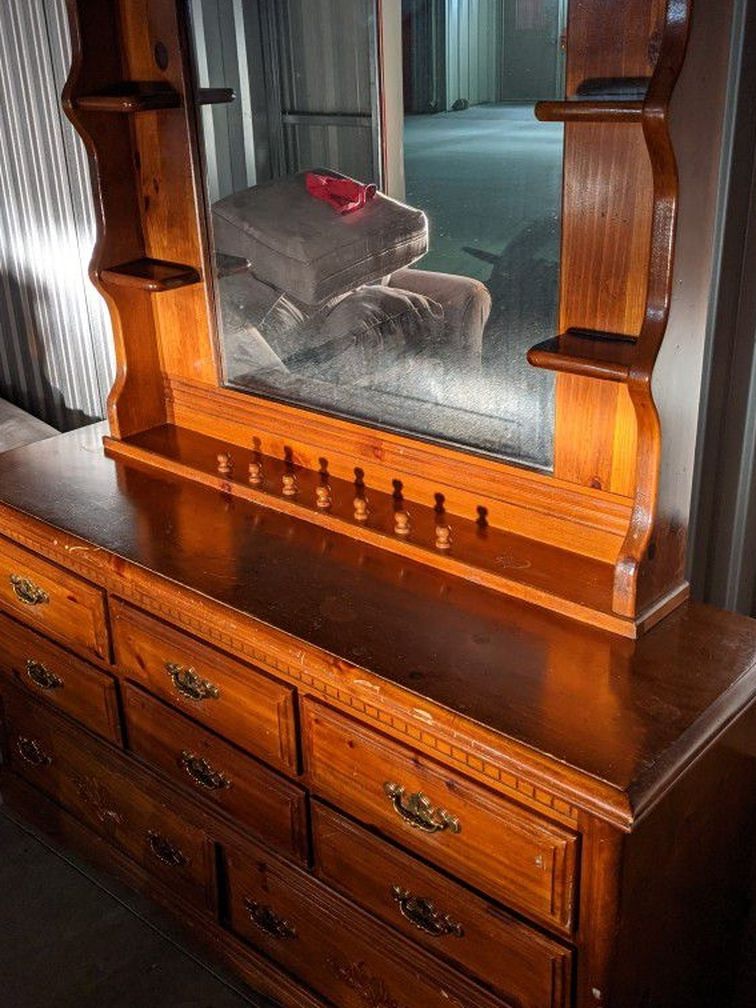 Beautiful Solid Wood Dresser with Hutch Mirror