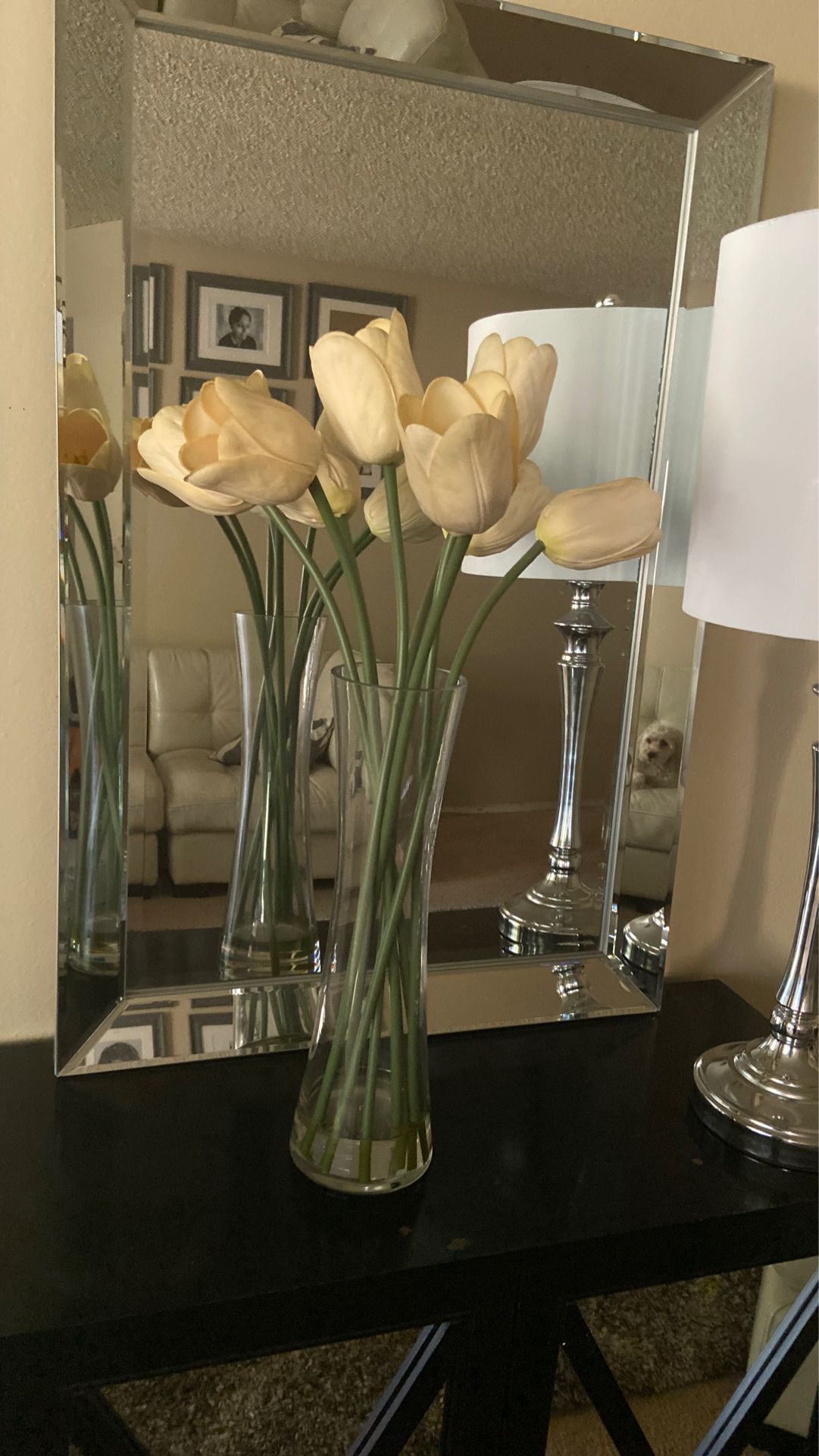 Home Decor. Artificial tulips flower glass vase