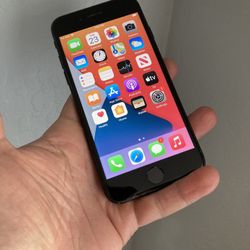 iPhone 7. Like New And Unlocked!