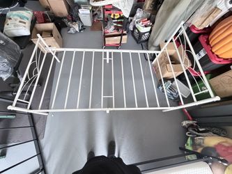 White twin bed frame