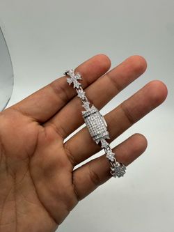 VVS1 Moissanite cross bracelet 7 inches