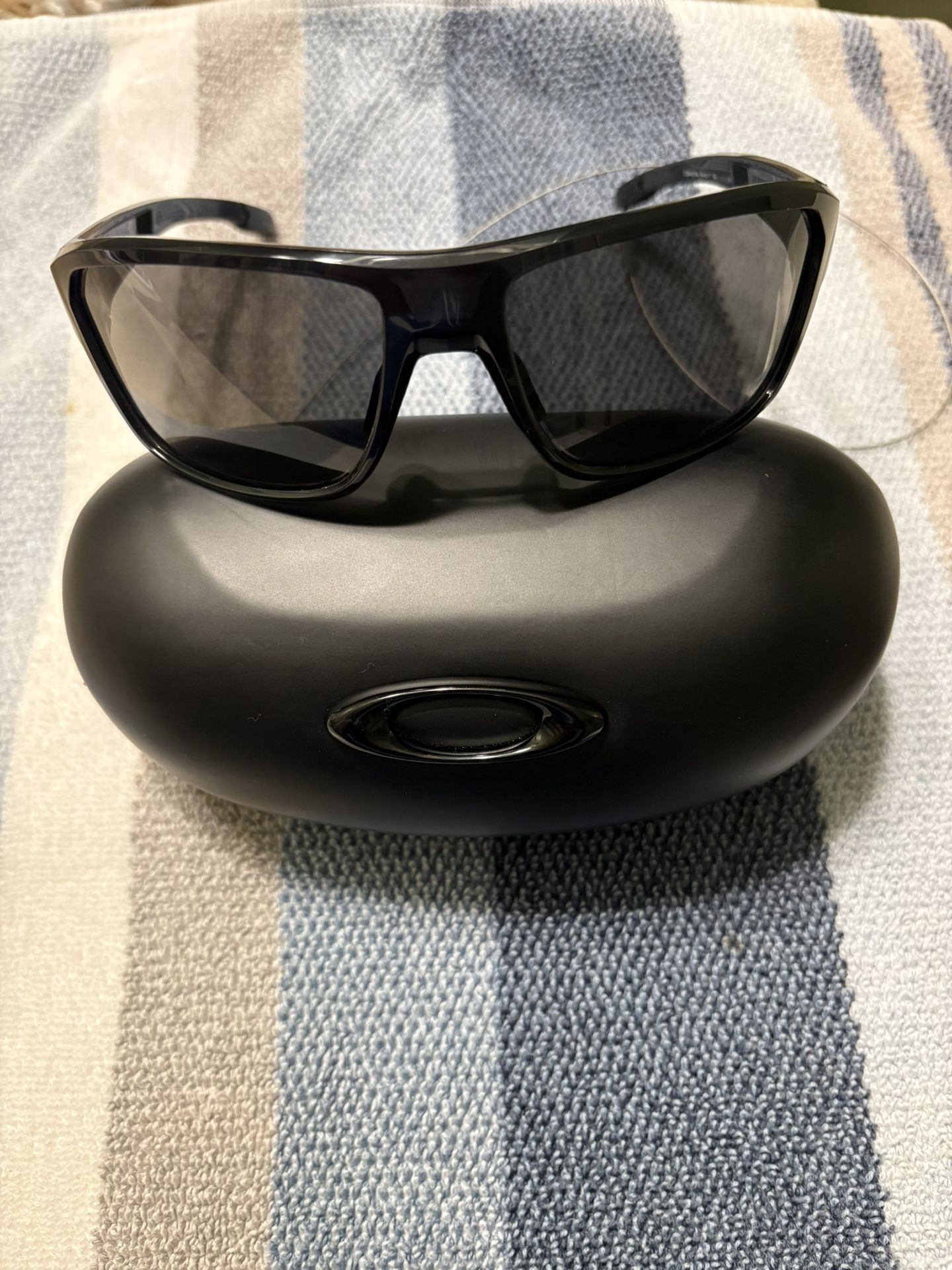 Unisex Oakley Sunglasses
