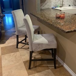 2 Barstools