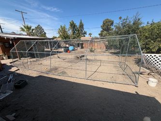 Large Galvanized Steel Wire Mesh Animal Enclosure