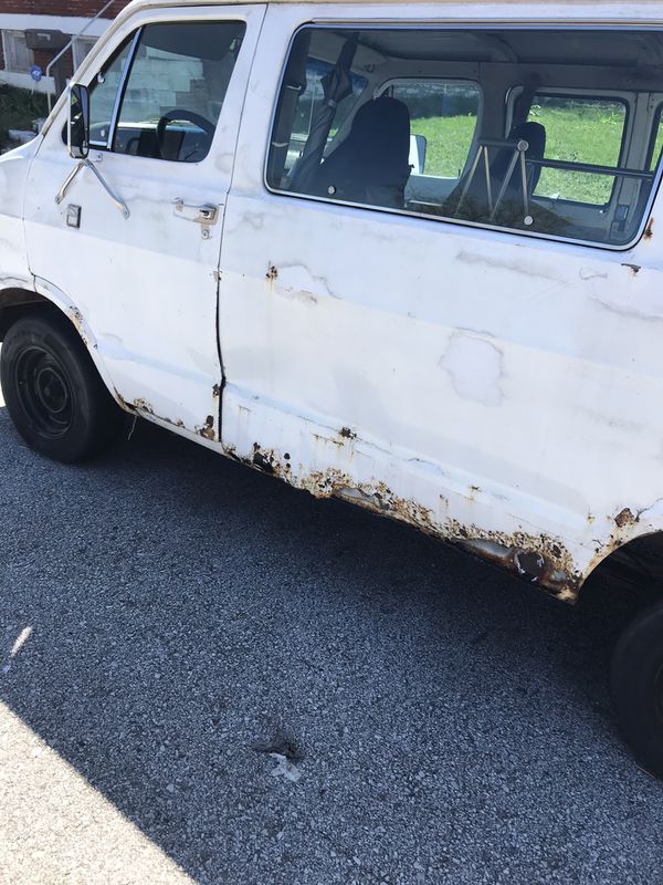 84 Dodge Wagon for Sale in St. Louis, MO - OfferUp