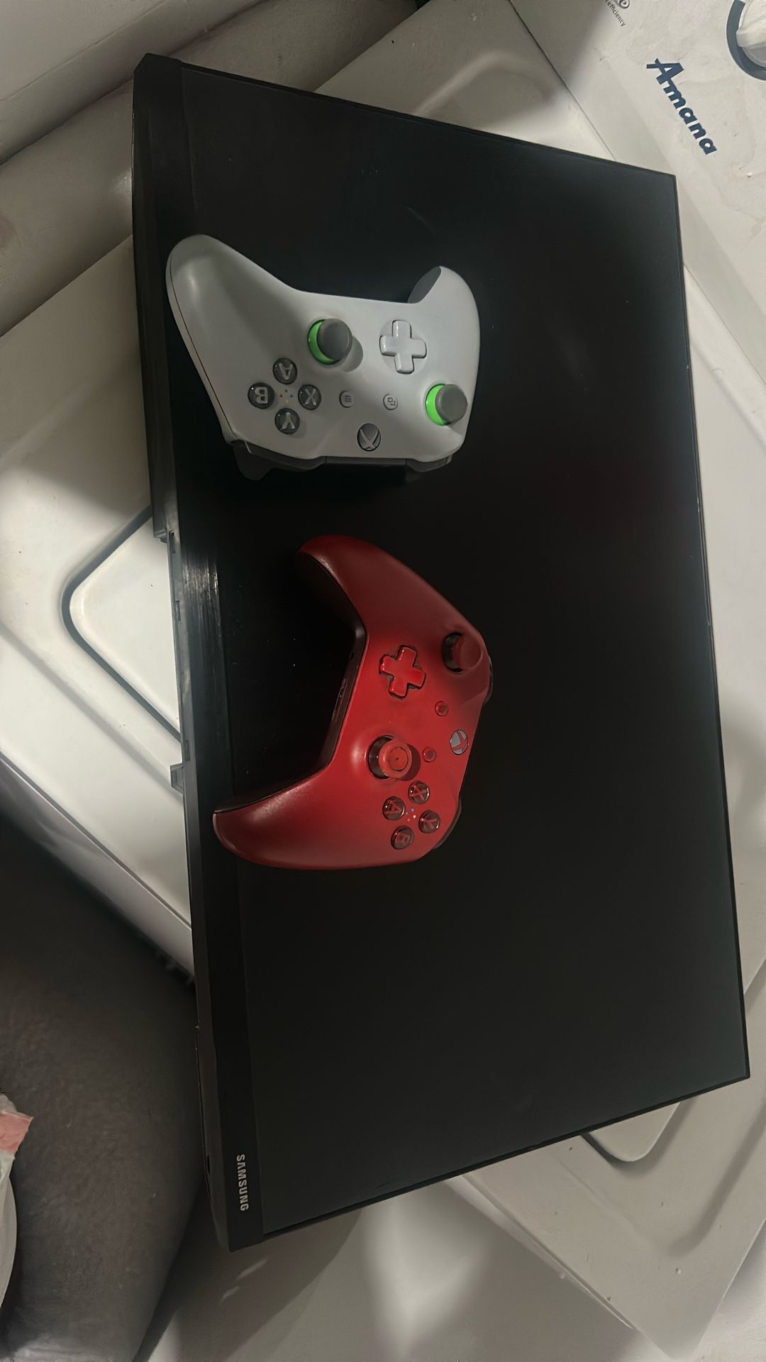 Samsung 22in Monitor 2 Xbox One Controllers