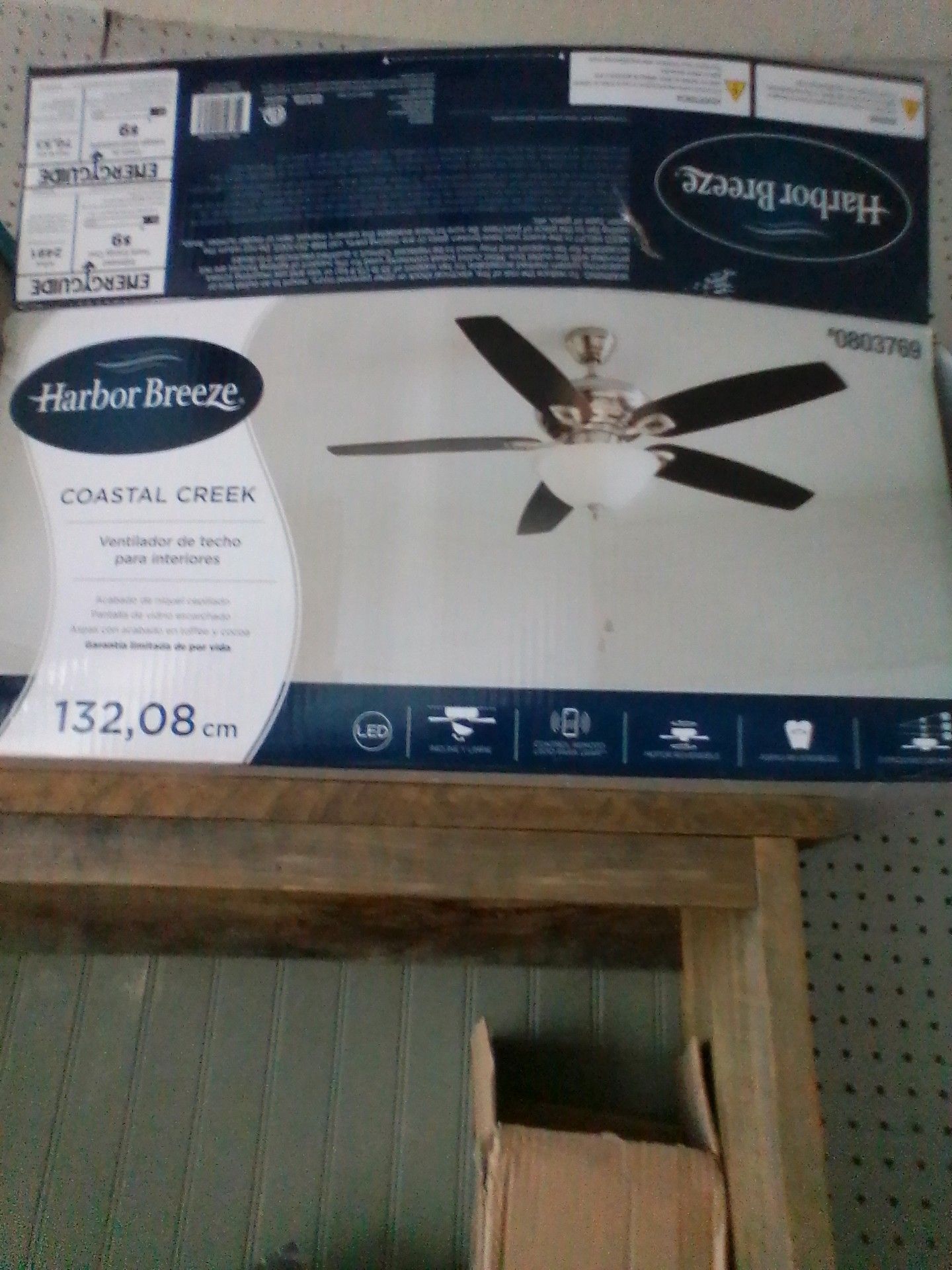 Open box never used harbor breeze ceiling fan with light fixture