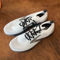Brooks Levitate running shoes size 11.5