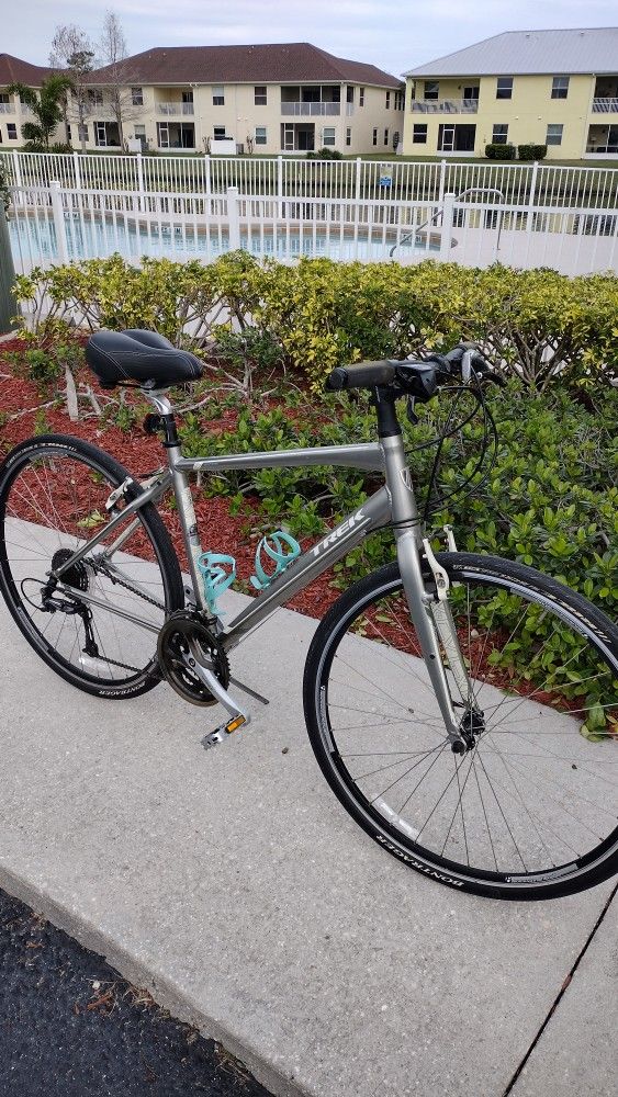 Trek 7.3 Hybrid Bike