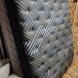 Like New Queen Size Restonic Health Luxury Mattress 