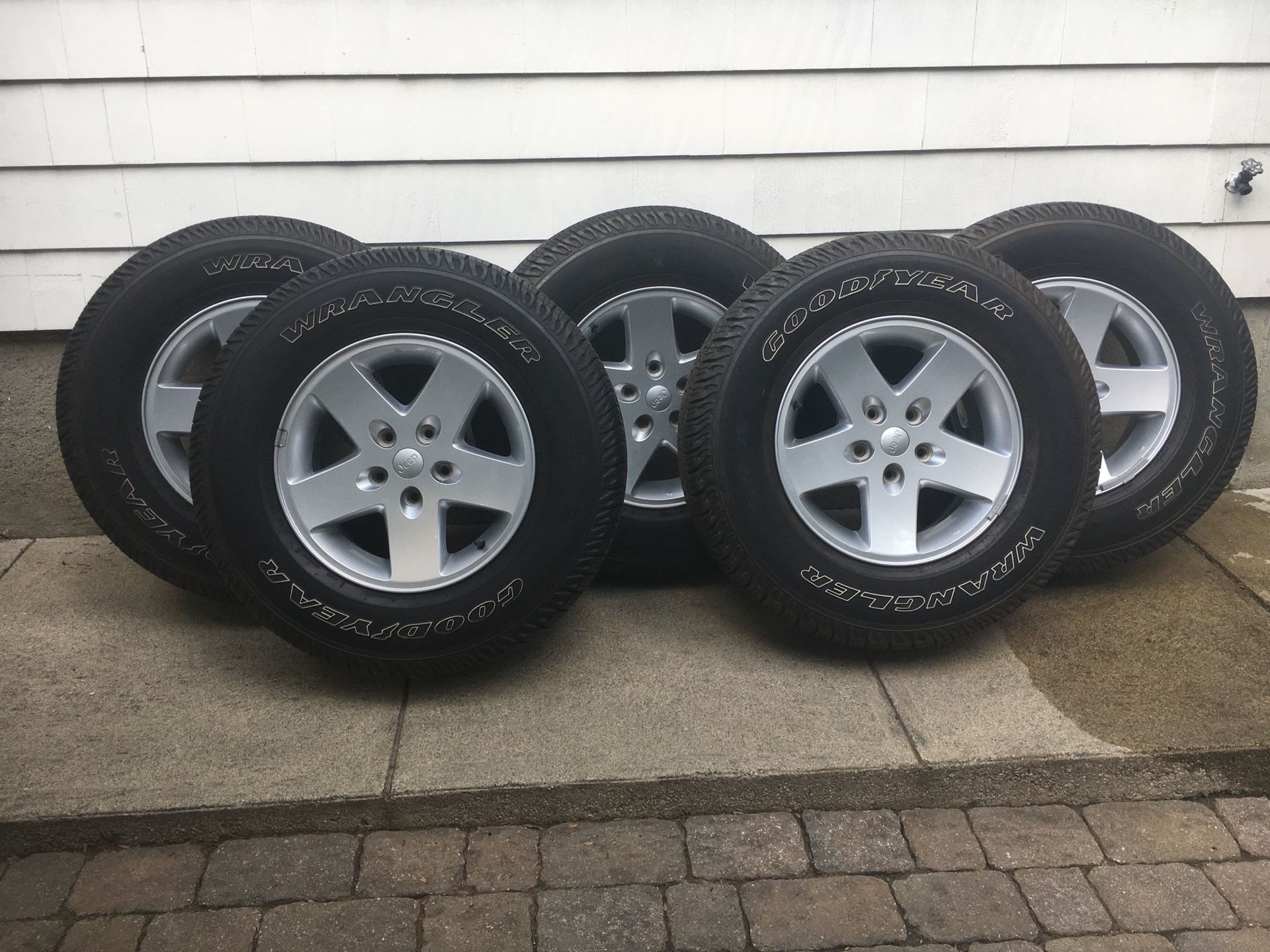 Jeep Tires and rims P255/75r17