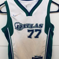 Luka BOYS Size Small 8 Jersey 