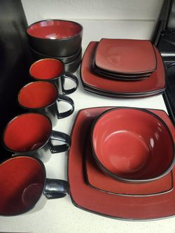 Gibson Elite Soho Lounge 16-Piece Dinnerware Set – Red & Black