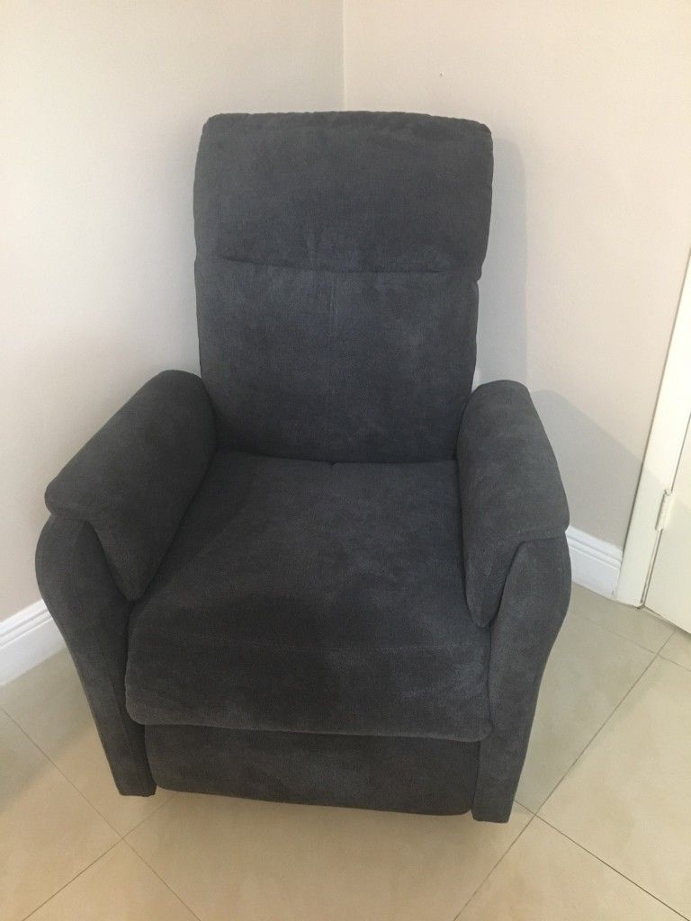 Like New Electric Recliner