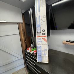 T8 Fluorescent Light Bulbs