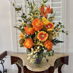 BEAUTIFUL FLOWER ARRANGEMENT 