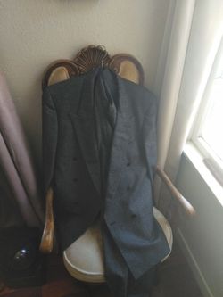 Jones New York men's wool suit