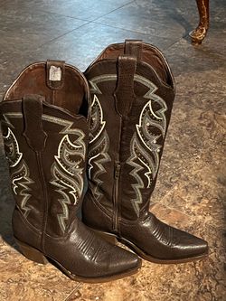 Women’s cowboy boots size 7