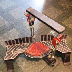 Hand miter saw table