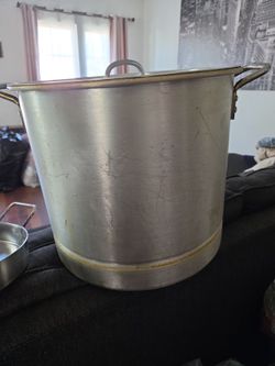 Large Aluminum Stock Pot with Lid