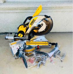 DEWALT 15 Amp 12 in. Double Bevel Sliding Compound Miter Saw, Blade Wrench and Material Clamp New !!