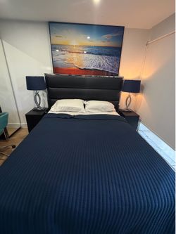 Black leather Upholstery plataform bed