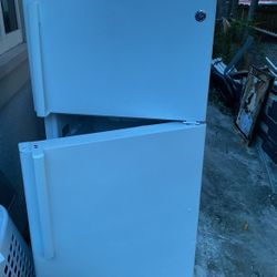 GE Refrigerator 