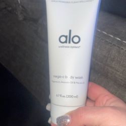 Alo mega c body wash