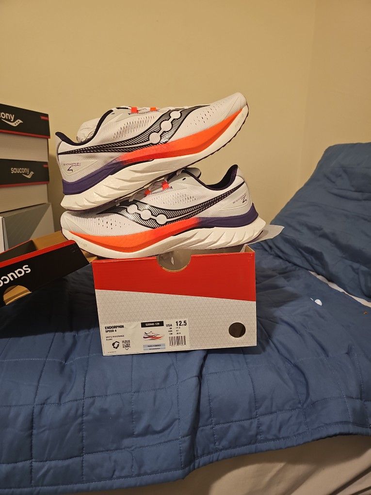 Saucony Endorphin Speed 4- Size 12.5, Color: White/Viziorange Blanc