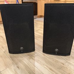 Pair Mackie Thump 12BST 