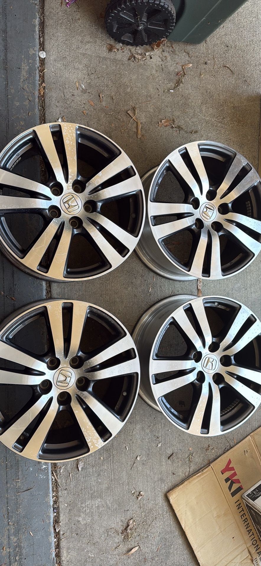 Pilot With Gold Rims 2017-2022 Honda Pilot Rims for Sale in San Diego, CA - OfferUp